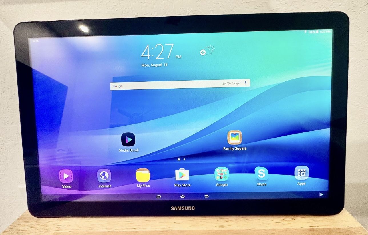 Samsung Galaxy View SM-T670 32GB Wi-Fi 18.4" - Tablet Wi-Fi internet connectivity! 