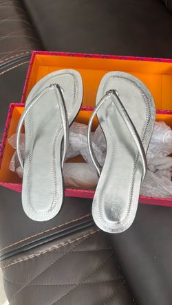 Tory sandal