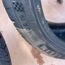 Used 225/40 R19 2 Tires 