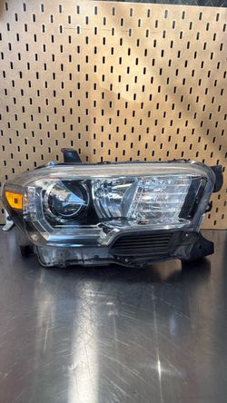2016-2023 Toyota Tacoma Left Side Halogen Headlight Assembly OEM 81150-04270 💡