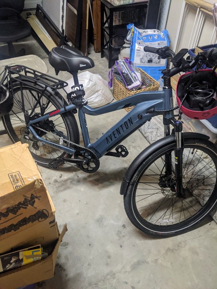 Like New--Aventon Level 2 E-Bike: 25+ MPH, 60 Mile Range!