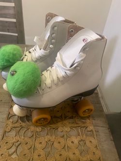Size 8 Cehiergo Skates