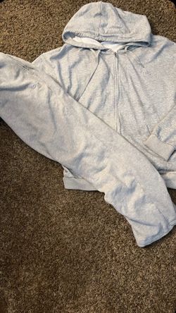 Grey men’s alo sweatsuit