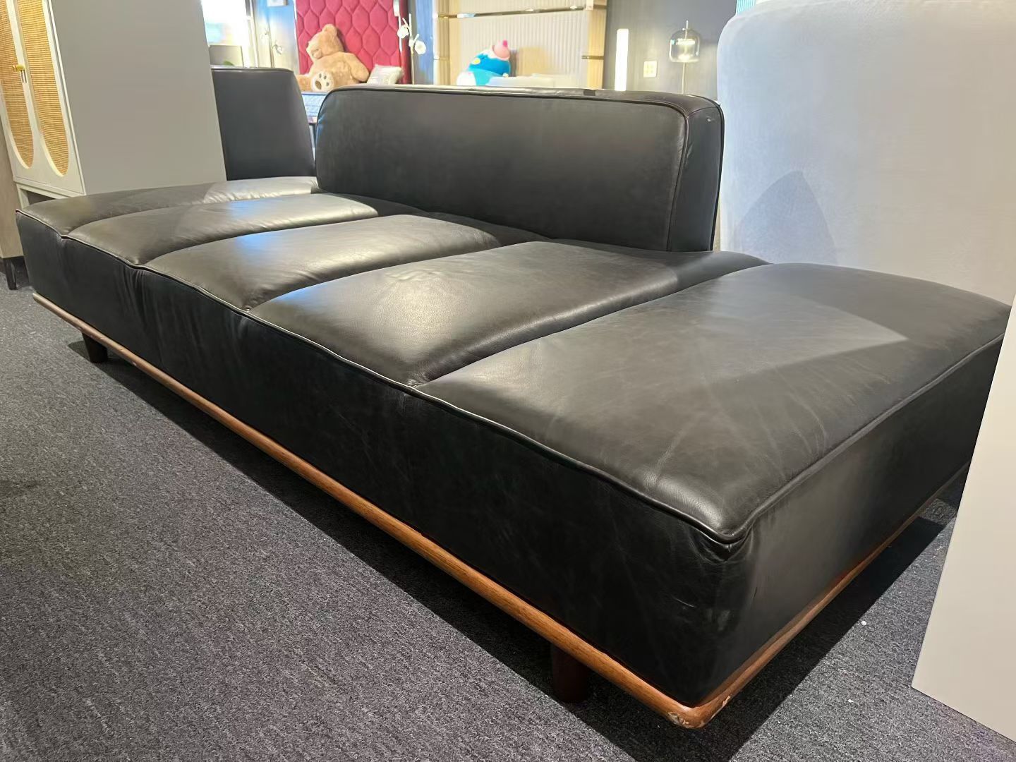 Grain Genuine Leather Daybed，$550