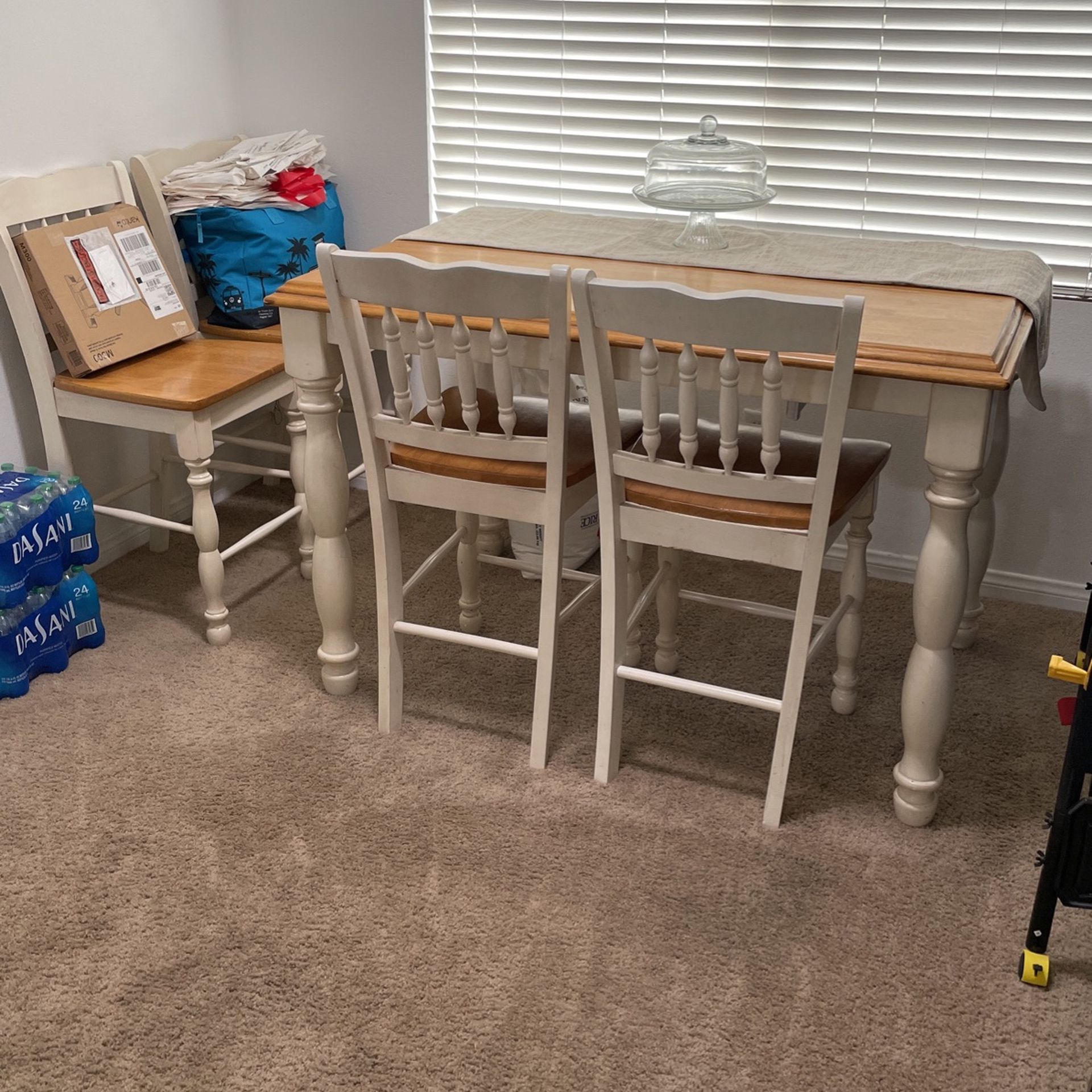 Free Expandable Table And 4 Chairs