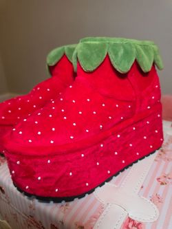 Platform Strawberry shortcake slippers