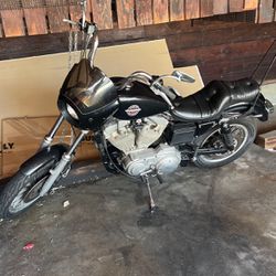 Harley Davidson 883 
