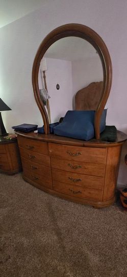 DRESSER SET