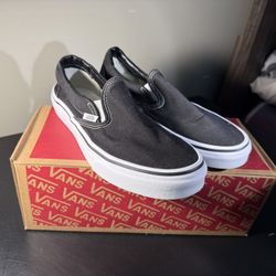 Vans Classic Slip-On (Women’s 8.5) - Black/White