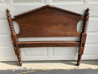 Antique Spindle Bed - Full