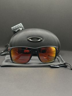 Black Frame Oakley Sunglasses 