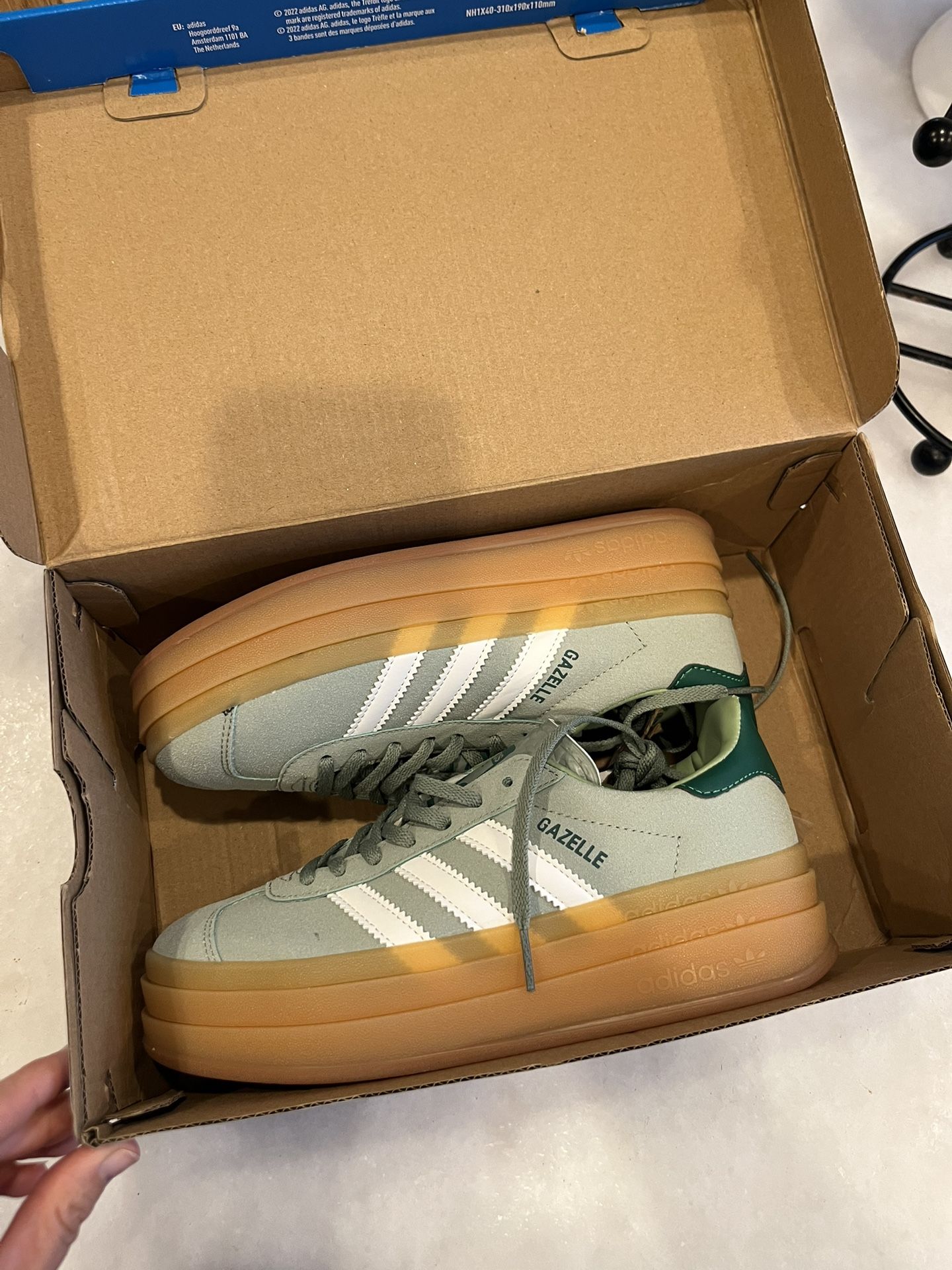 Adidas gazelle 6.5 Women’s