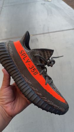 Yeezy Carbon Beluga size 9.5M