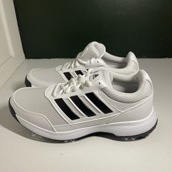 Golf Shoes Size: 6.5 
