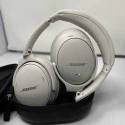 Bose QuietComfort 45 Wireless Bluetooth Noise Cancelling Headphones (Lot 1)