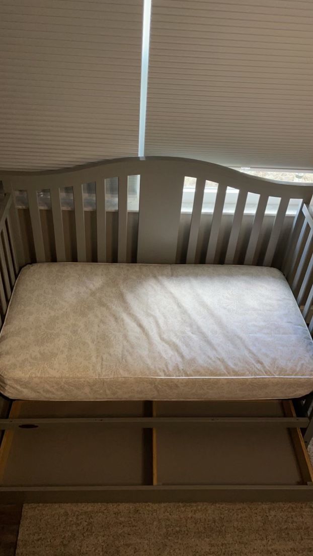 Crib And Changing Table 