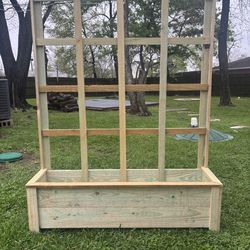 Planter Box with Trellis