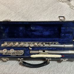 Vintage Armstrong Elkhart Ind. intermediate Flute Instrument w/ Case