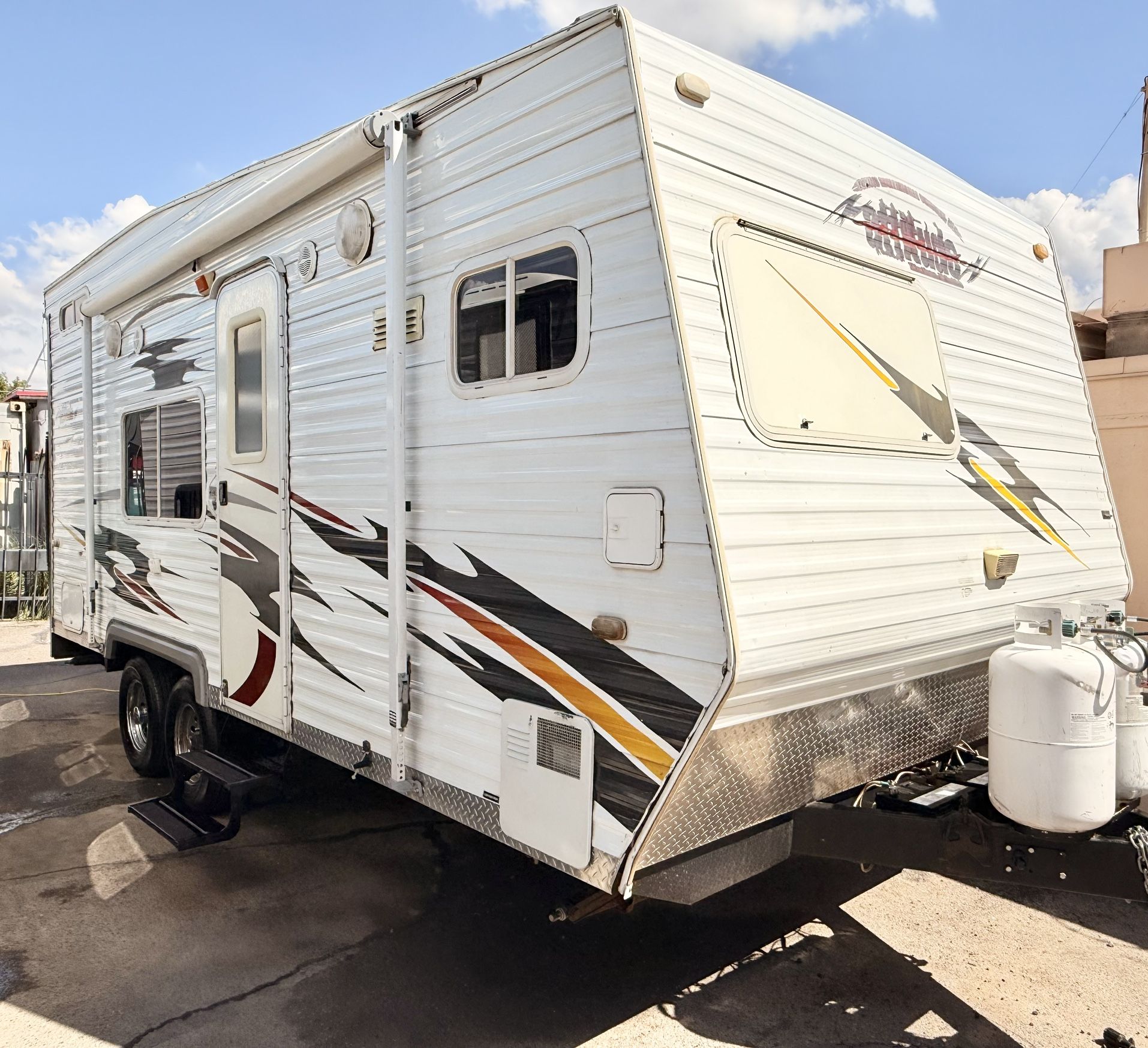 2005 Eclipse Attitude Toy Hauler 23Ft Has Generator And Fuel Station