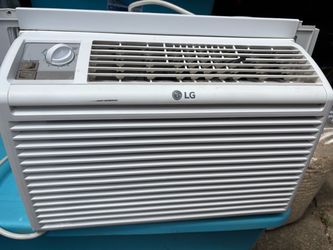 LG 5000 BTU Window Air Conditioner LW5016 in White