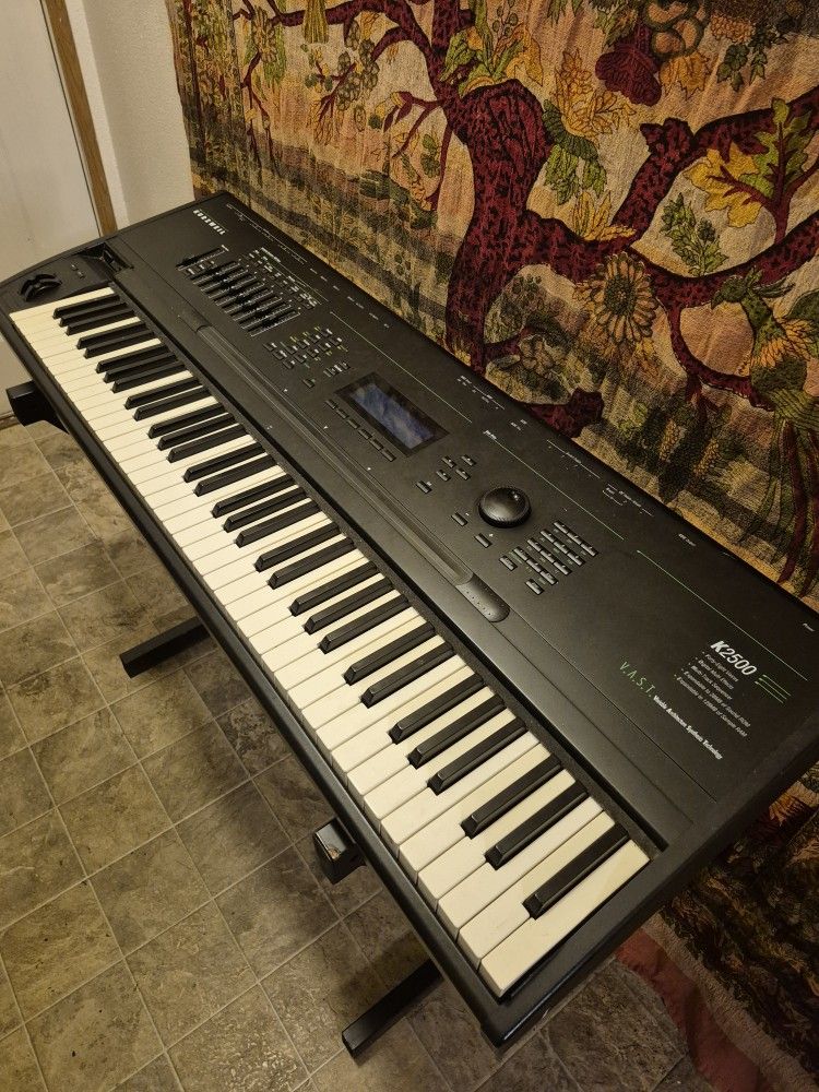 Kurzweil 2500 Keyboard Synthesizer