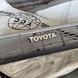 Toyota grill Oem