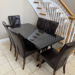 Rectangular dining room table and 6 cushioned chairs. Very comfortable and sturdy. Need gone ASAP. 