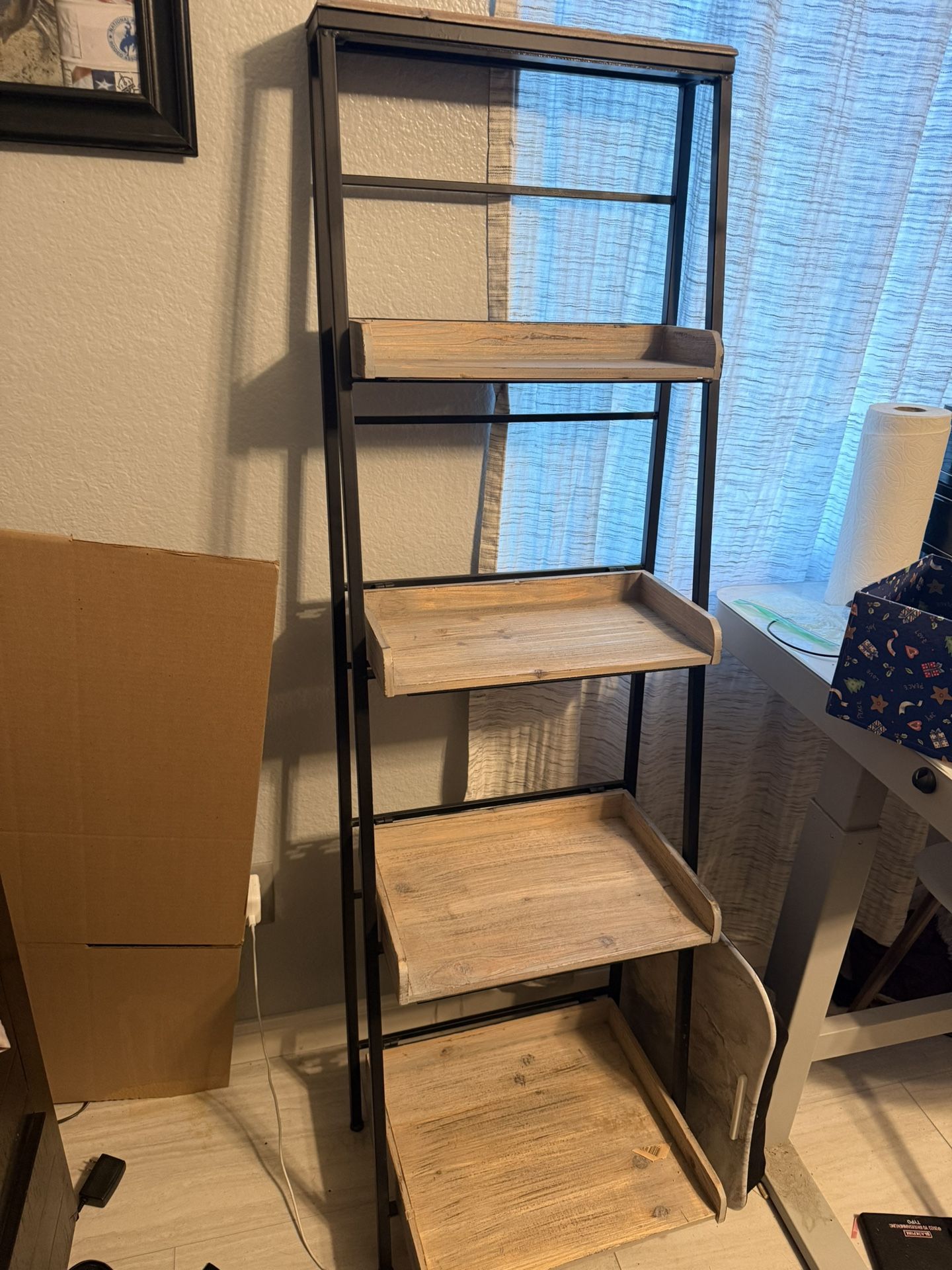4 Shelf Ladder