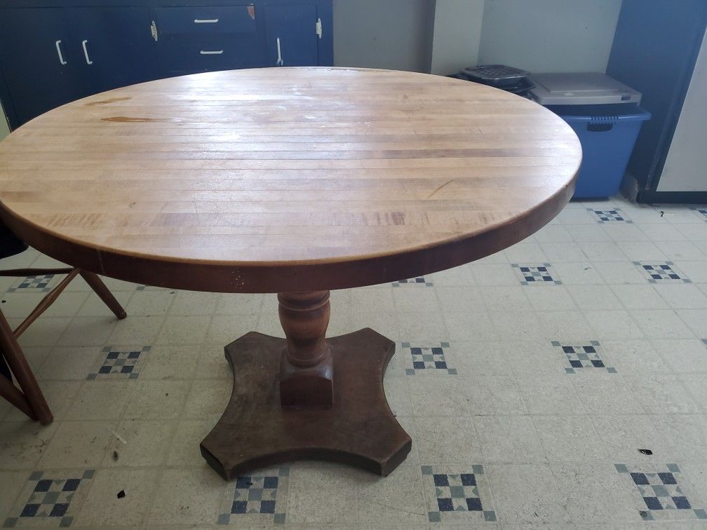 Solid Wood Round Kitchen Table + 4 chairs need gone by Thursday