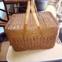 Picnic Basket Antique (Still Good Usable Condition)
