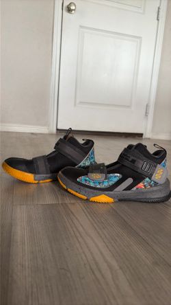 NIKE boys LEBRON SOLDIER 13 ~*LIKE NEW*40$