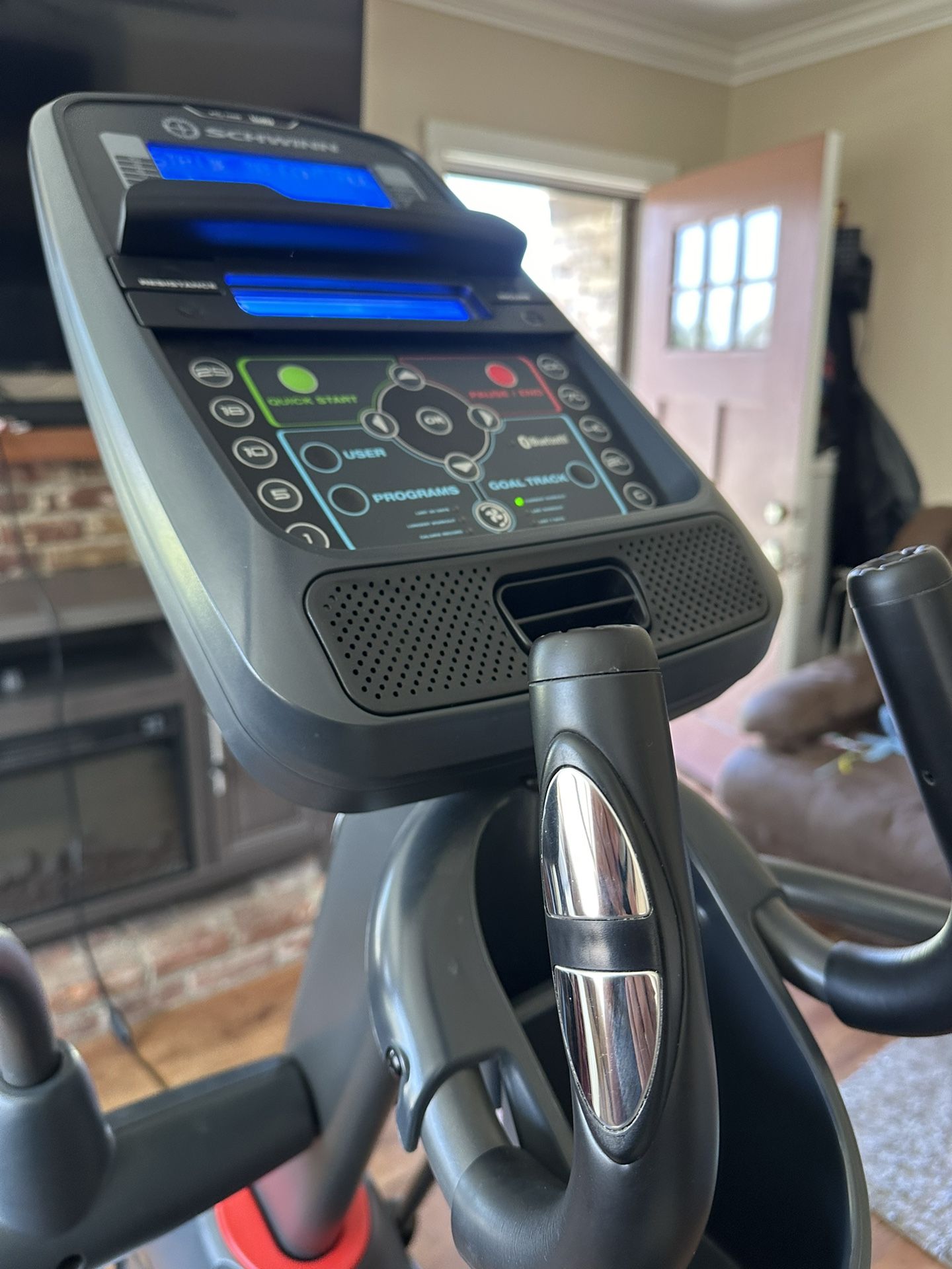 Schwinn 470 Elliptical Used (Like New)