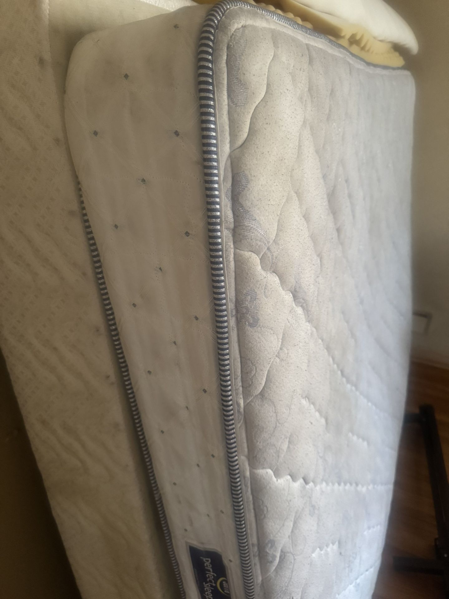 FREE BEDS, CHAIR & DESK