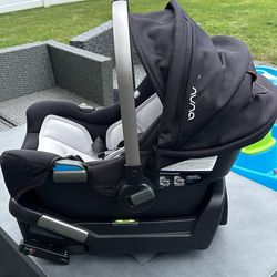 Nuna Pipa Infant Car Seat + Base 