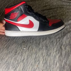 Jordan 1 Mids Size 10