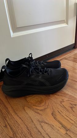all-black ASICS Gel-Nimbus 27 running shoes Men’s Size 13
