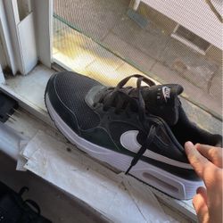 nike airmax 7.5 fits 8