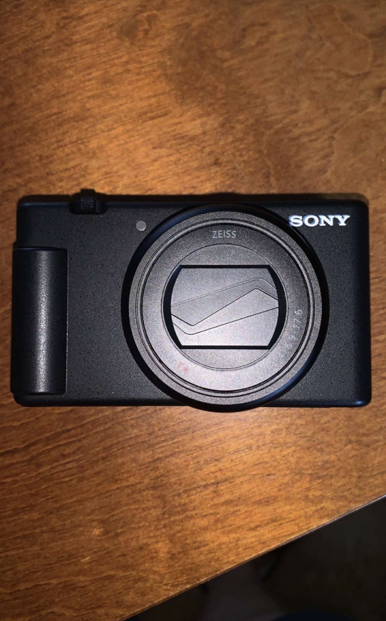 Sony - ZV1 || 2.0 Megapixel Digital Camera