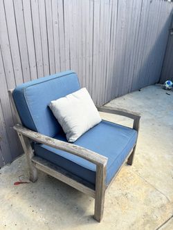 Outdoor Lounge Chairs