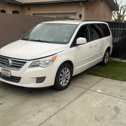 2012 Volkswagen  Routan