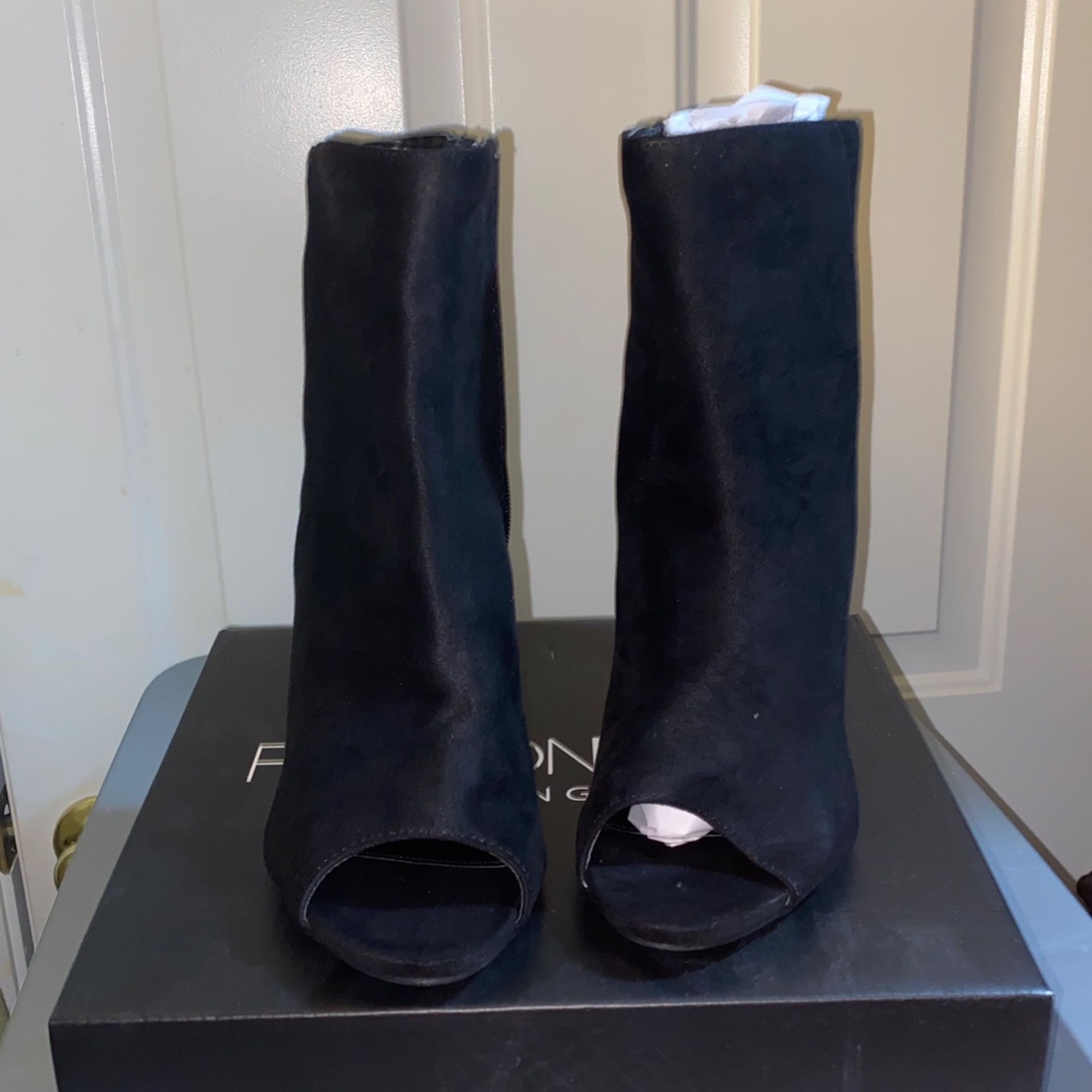 Size 8.5 Womens Peep Toe Booties (NEW IN BOX)