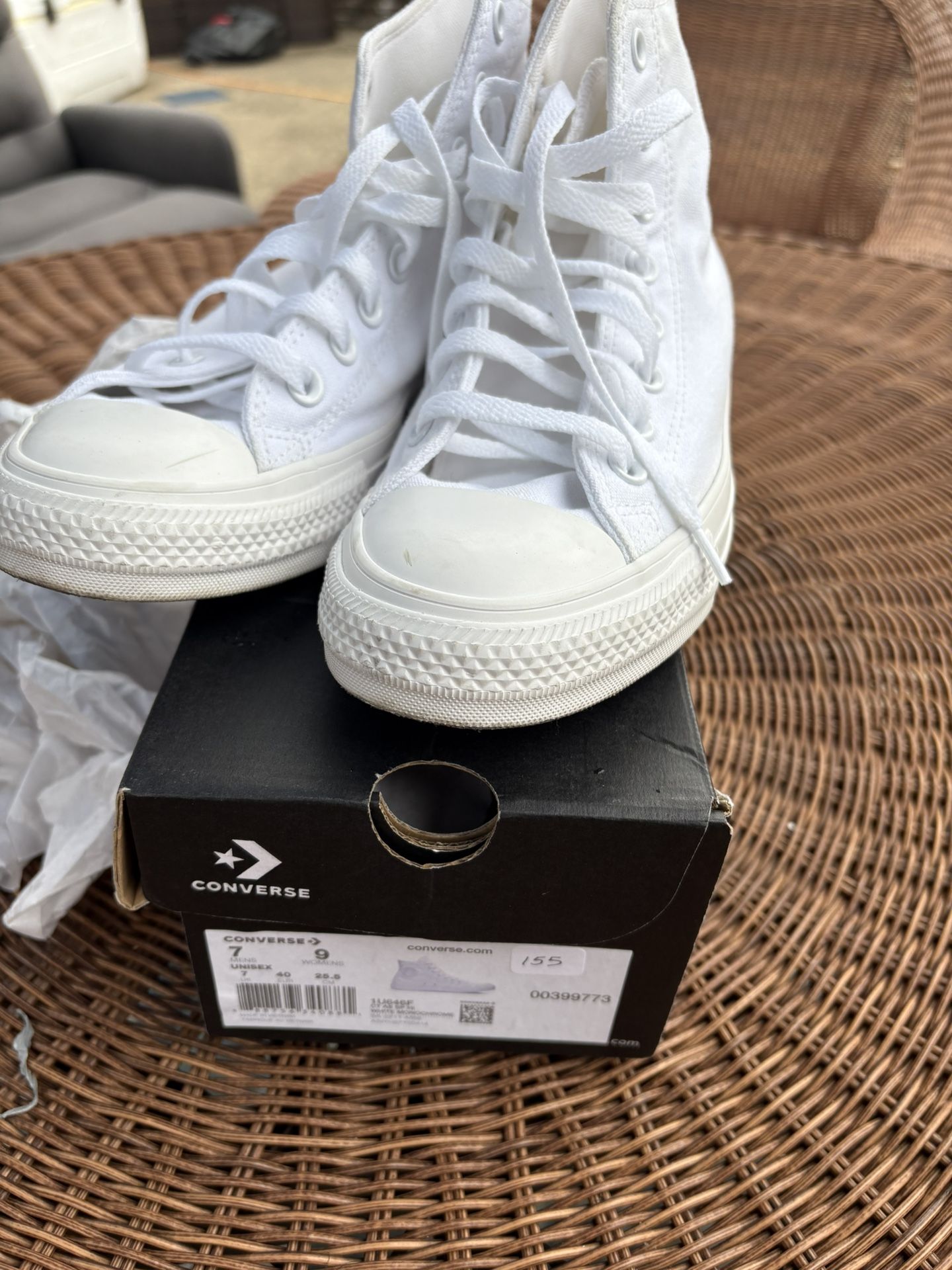 Converse-White 7 Men’s/9 Women’s