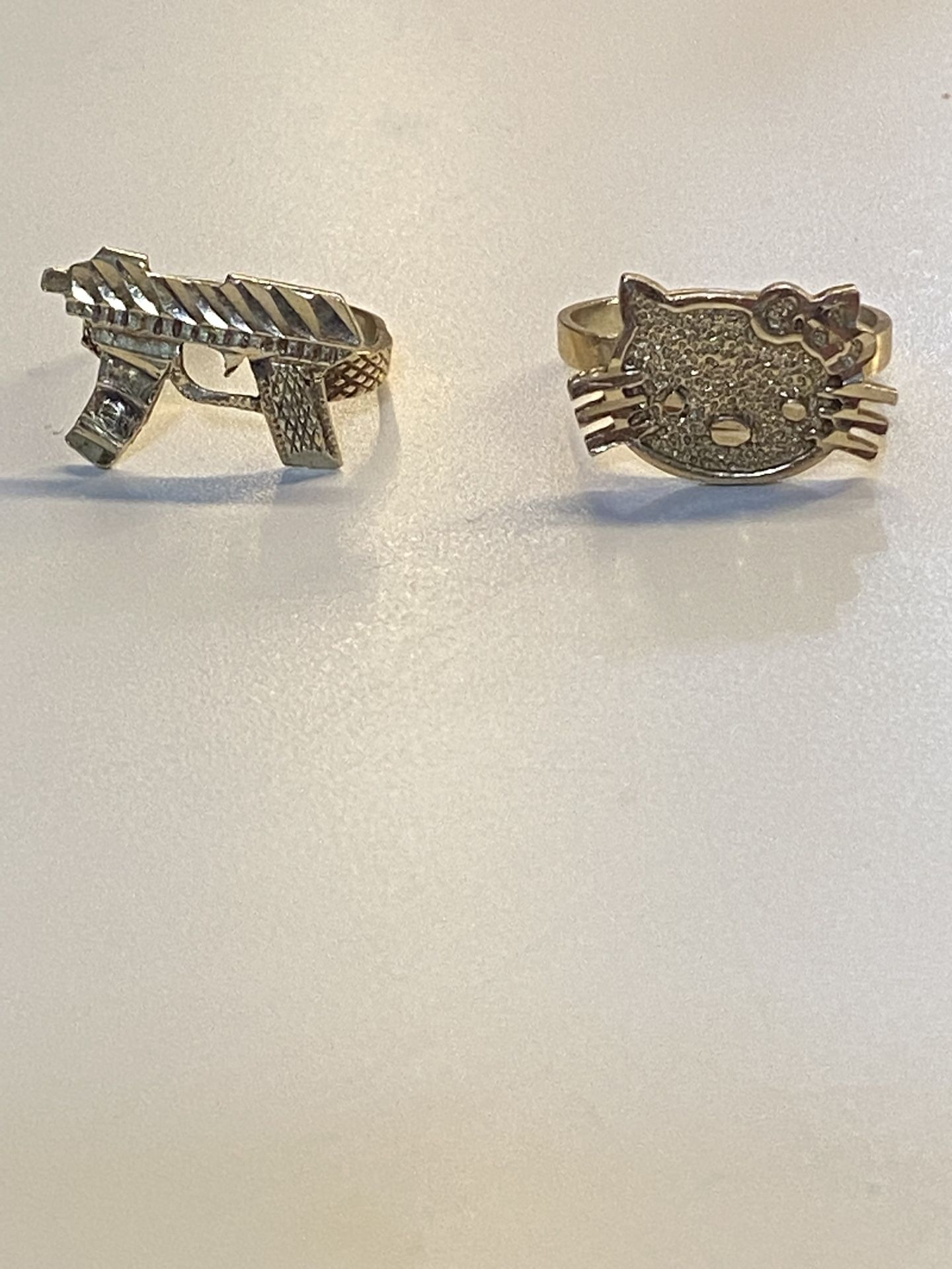 10k Gold Ak Gun And Hello Kitty Ring