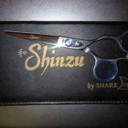 Right Handed Shinzu Professional Shears By Shark Fin 