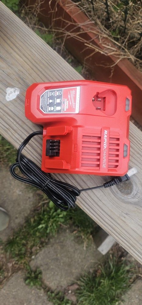 Milwaukee Rapid Charger 