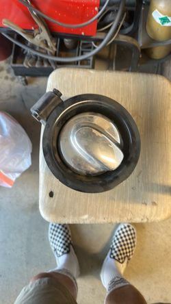 Flip top gas cap