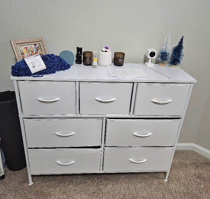 Bedroom Furniture. DRESSER & 2 NIGHT STANDS