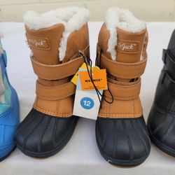 Botas Size 12 $16