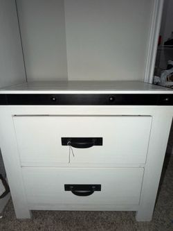2-drawer nightstand