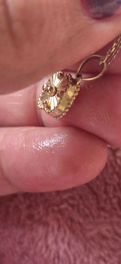 14k pure gold stamped 585 Van cleaf Double sided clover.2.8 grams pendant and necklace